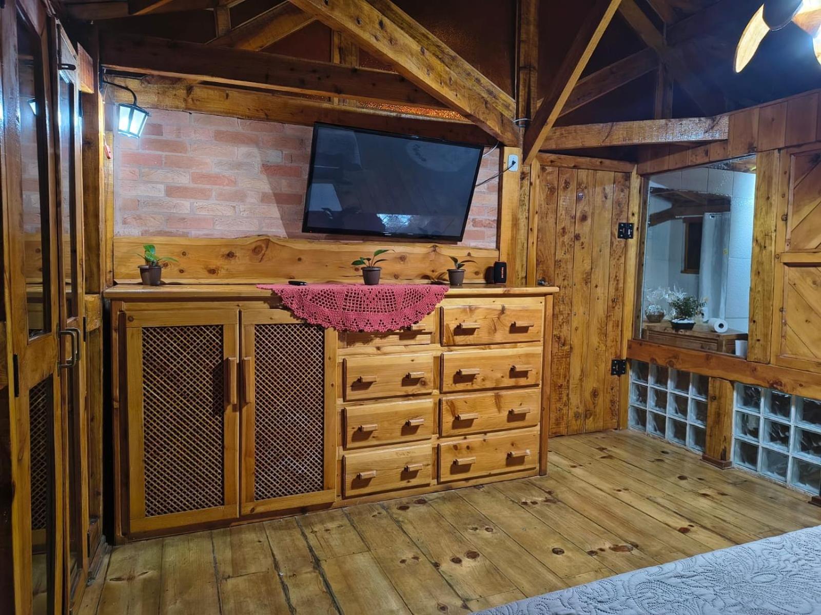 Suite Rustica Aconchego - Com Banheira De Hidromassagem Campos do Jordao Dış mekan fotoğraf